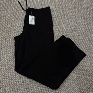 aritzia cozy sweatfleece perfect banded sweatpant (BLACK)